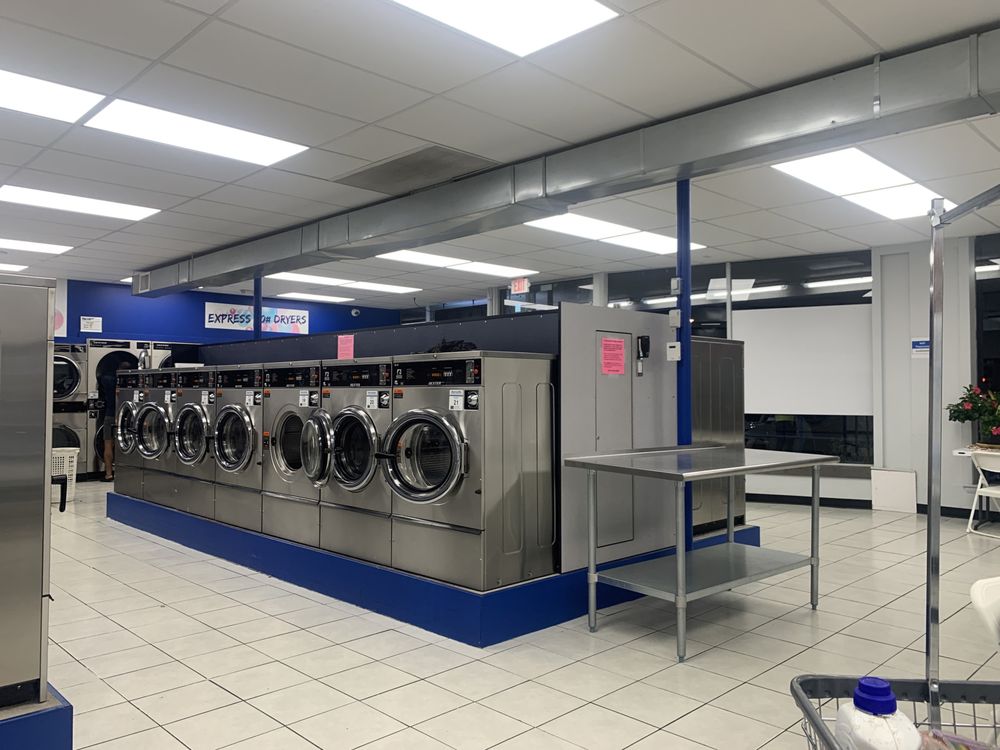 DOUBLE BUBBLE COIN LAUNDRY 10483 St Charles Rock Rd, Saint Ann