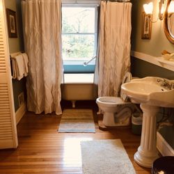 Inman Park Bed and Breakfast - North room bath