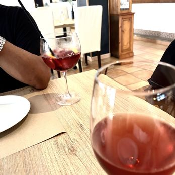 El Argentino - Sips: (Sangria/And A Cheap Fizz Lambrusco) - Argentine Near Me - Inca (Mallorca), PM El Argentino - Sips: (Sangria/And A Cheap Fizz Lambrusco) - Argentine Near Me - Inca (Mallorca), PM