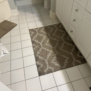 Waterscape Resort - Bath mats that have to be 10+ years old, yuk! - Resorts Near Me - Fort Walton Beach, Florida Waterscape Resort - Bath mats that have to be 10+ years old, yuk! - Resorts Near Me - Fort Walton Beach, Florida