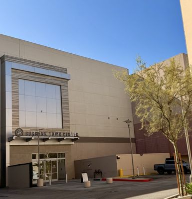 Burbank Town Center by null