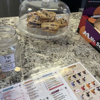 Mr Sun Tea - Cookies they're now serving (per cashier cookies are from a wholesaler) - Bubble Tea Near Me - Sacramento, California