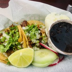 La Parrilla Express - Birria tacos