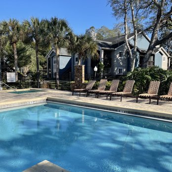 Stonegate Apartments by Pinnacle Properties - Pool - Apartments Near Me - Palm Harbor, Florida