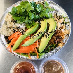 Goi Cuon - Chicken salad bowl add avocado