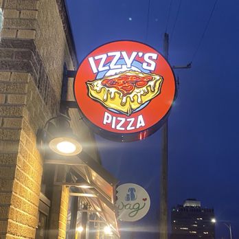 Izzy's Pizza Bus - Outside - Food Trucks Near Me - Omaha, Nebraska