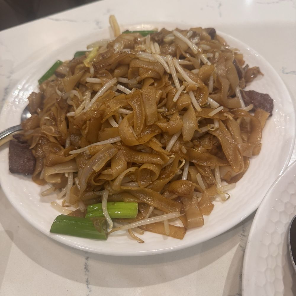 KW Cafe - chow fun - flavorless and bland - Hong Kong Style Cafe Near Me - Rowland Heights, California KW Cafe - chow fun - flavorless and bland - Hong Kong Style Cafe Near Me - Rowland Heights, California