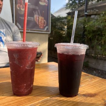 Cafetomas - Berry berry smoothie & hibiscus tea - Breakfast & Brunch Near Me - New Orleans, Louisiana