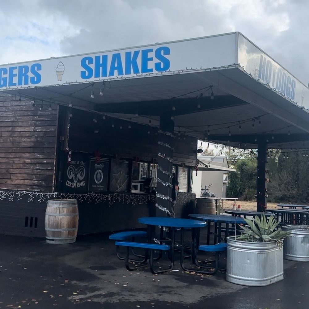 Frosty's - Outside - Burgers Near Me - Dixon, California