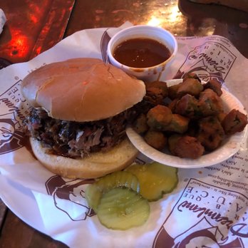 Dreamland BBQ - Yummy traditional pulled pork sandwich w/okra - Barbeque Near Me - Montgomery, Alabama Dreamland BBQ - Yummy traditional pulled pork sandwich w/okra - Barbeque Near Me - Montgomery, Alabama