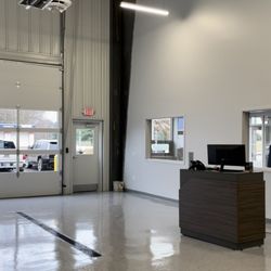 Finzel's Mastertech - Drive in Check in Lane