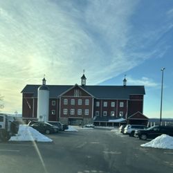 Dave and Jane's Crabhouse - The Barn Resort and Parking Lot