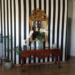 Skyline Coiffures - Beautiful Waiting area