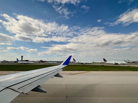 Milwaukee Mitchell International Airport by null