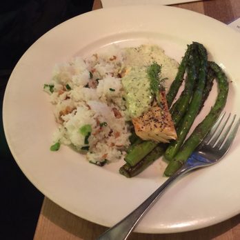 Earls Kitchen + Bar - Canadian (New) Near Me - Mississauga, Ontario