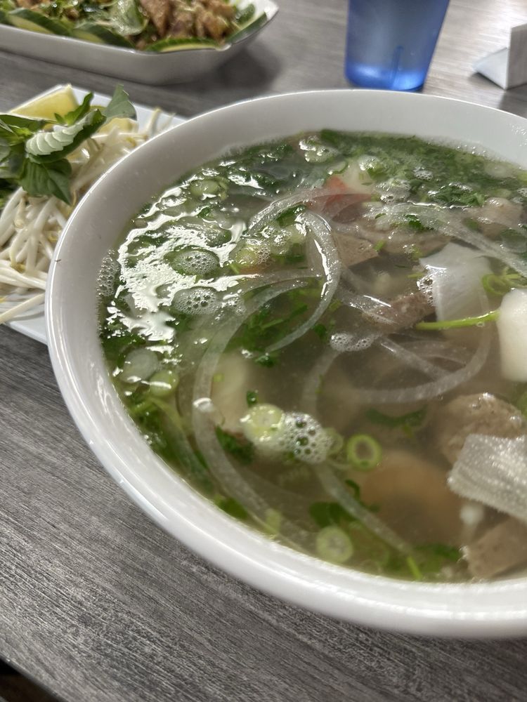 Pho Lodge Logo