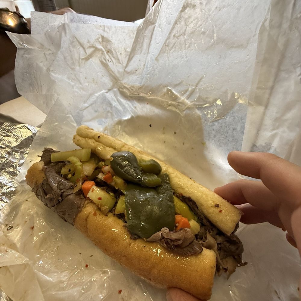 Mr. Beef - The bear - Fast Food Near Me - Chicago, Illinois
