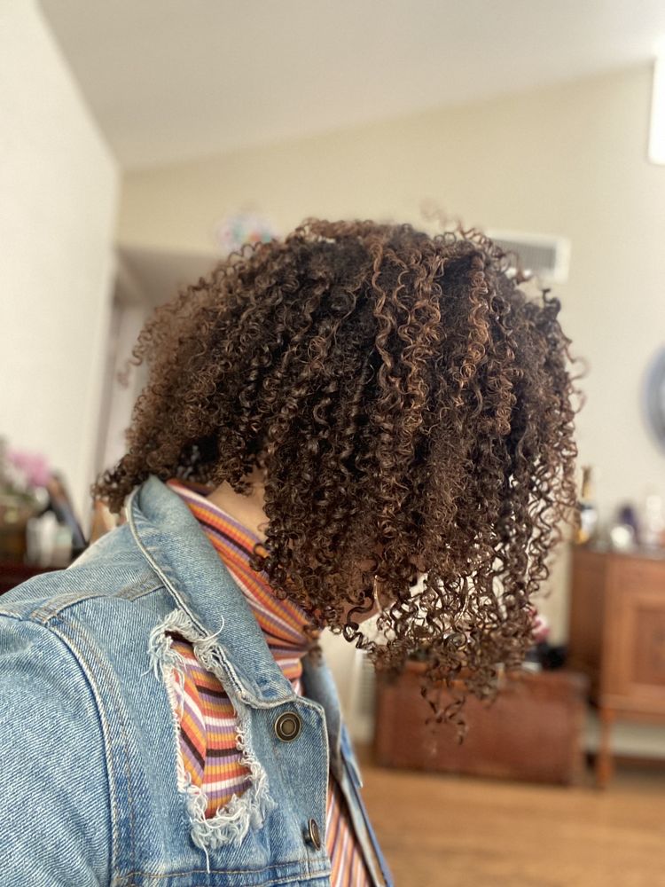 Color N Curls Salon Logo