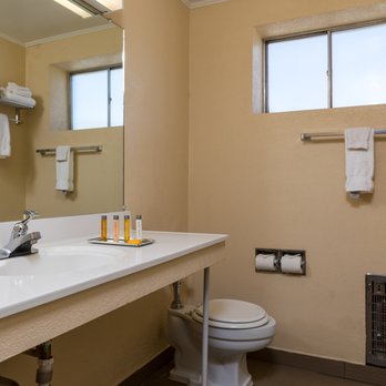 Cerulean Hotel - King/Queen Bathroom - Hotels Near Me - Klamath Falls, Oregon Cerulean Hotel - King/Queen Bathroom - Hotels Near Me - Klamath Falls, Oregon