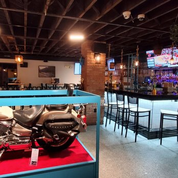 Dakotas - Whiskey Bars Near Me - Yorkville, Illinois