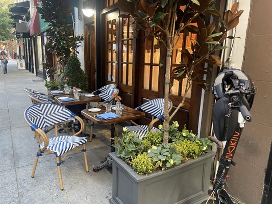 Monsieur Bistro Restaurant by null
