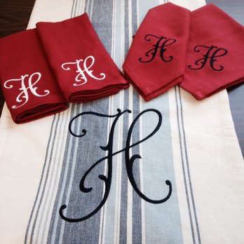 Pargatzi Embroidery - Table runner with napkins - Embroidery & Crochet Near Me - Dallas, Texas Pargatzi Embroidery - Table runner with napkins - Embroidery & Crochet Near Me - Dallas, Texas