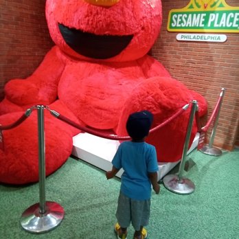 Sesame Place Philadelphia - Hello elmo - Amusement Parks Near Me - Langhorne, Pennsylvania Sesame Place Philadelphia - Hello elmo - Amusement Parks Near Me - Langhorne, Pennsylvania