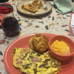 Meat omelet with cheese grits Meat omelet with cheese grits