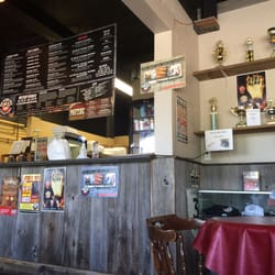 Big Bone BBQ & Wicked Wings - Atmosphere