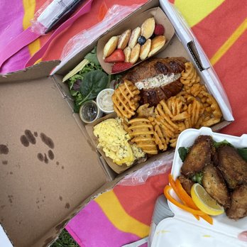 Light Cafe - Cafes Near Me - Toronto, Ontario