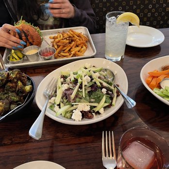 Aliment - Burger and Green apple salad - New American Near Me - San Francisco, California