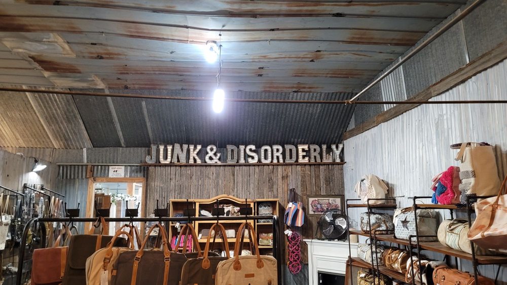 377 MARKETPLACE Updated September 2024 1950 W South Lp