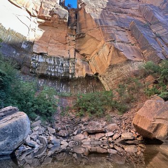 Emerald Pools - Here's the pool! But no waterfall in the middle of summer - Hiking Near Me - Zion National Park, Utah Emerald Pools - Here's the pool! But no waterfall in the middle of summer - Hiking Near Me - Zion National Park, Utah