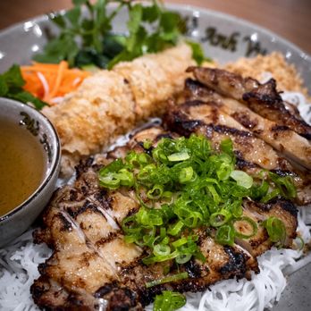 Pho Anh Vu - BÚN GÀ NƯỚNG, CHẢ GIÒ
Grilled Chicken & Spring Rolls w/ vermicelli Noodles - Vietnamese Near Me - Whitby, Ontario Pho Anh Vu - BÚN GÀ NƯỚNG, CHẢ GIÒ
Grilled Chicken & Spring Rolls w/ vermicelli Noodles - Vietnamese Near Me - Whitby, Ontario