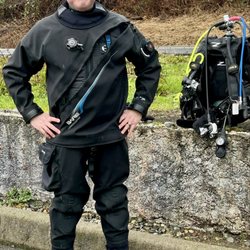 Hoodsport 'N Dive - Great staff! I was able to get my dry suit certificate.