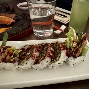 MM by Morimoto - Soft shell crab roll - Japanese Near Me - Montclair, New Jersey MM by Morimoto - Soft shell crab roll - Japanese Near Me - Montclair, New Jersey
