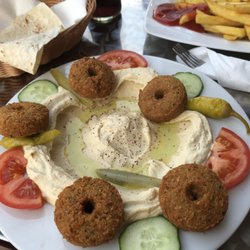 Palmyra Grill - Hummes mit Falafal