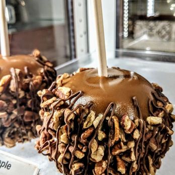 Kilwins Ice Cream - Chocolate - Fudge - Caramel apple with nuts - Desserts Near Me - Winter Park, Florida Kilwins Ice Cream - Chocolate - Fudge - Caramel apple with nuts - Desserts Near Me - Winter Park, Florida