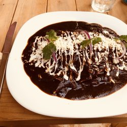 Carajillo Café - Chilaquiles de mole 10/10