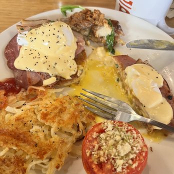 Early Bird - Traditional Eggs Benedict - New American Near Me - Fullerton, California
