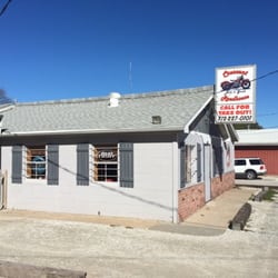 Crescent Roadhouse Bar and Grill - The building. Right off of the Main Street.