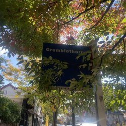 Grumblethorpe - Signage on the outside of street