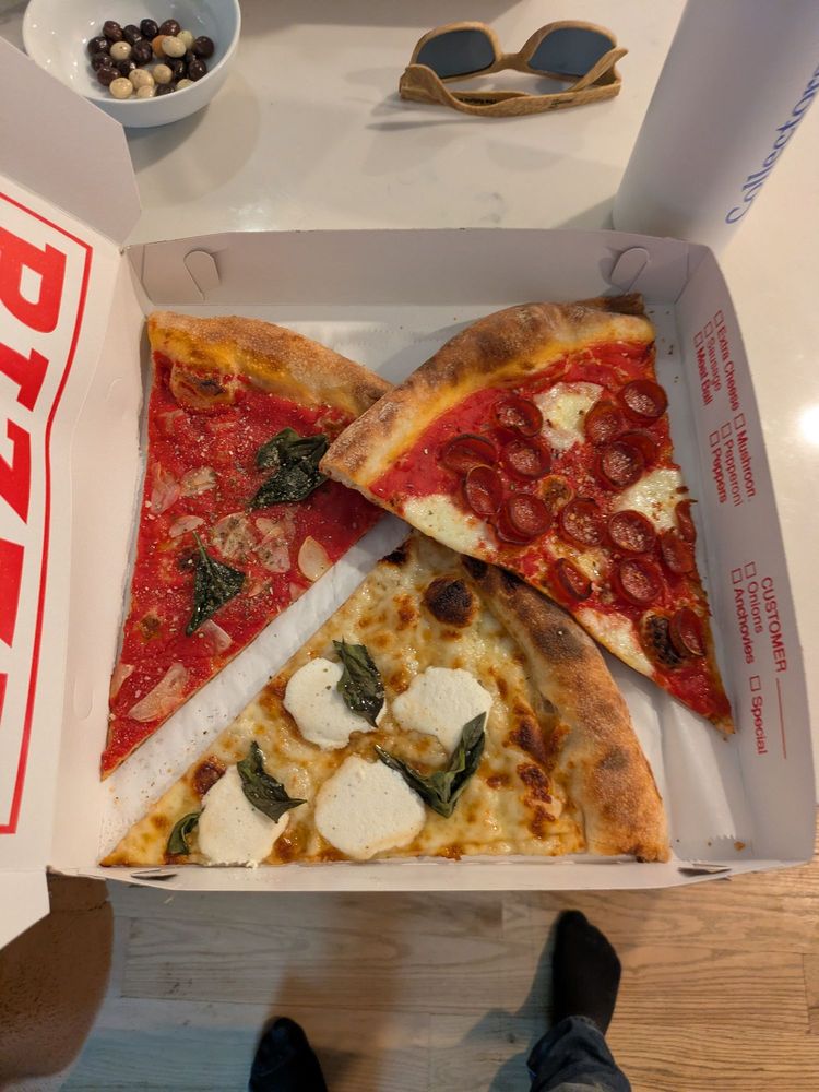 Little Plaza Pizza Logo