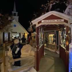 Experience Rhode Island Tours - The Christmas Loft in North Conway, NH
