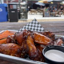 The Old Man Bar - Ain't no thang but a chicken wing