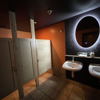 Za - Ladies room - Pizza Near Me - Portland, Maine