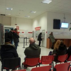 Polizia Locale Servizio Procedure - Stop at information to get your number.