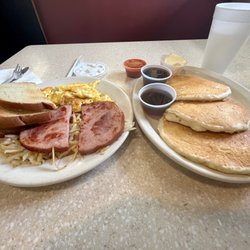 Merri-Men Drive In - The "Big Breakfast" is indeed big!  A great value at $10.
