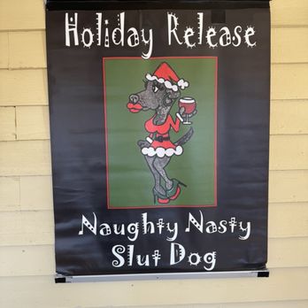 Slightly Askew Winery - Holiday wine - Wineries Near Me - Elkin, North Carolina Slightly Askew Winery - Holiday wine - Wineries Near Me - Elkin, North Carolina