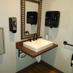 T&C Grille - Very nice bathrooms